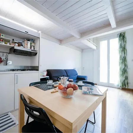 Tiro - Local House